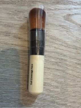 Bobbi Brown Full Coverage Face Brush - Travel Size (Sealed/5.29" Size) Brush